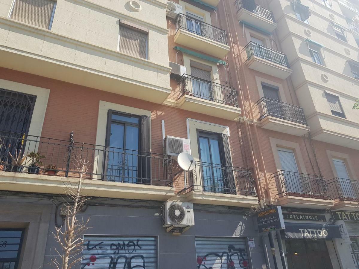Domus Valencia Apartamentos Centro Frente A Torres De Serrano Exterior foto